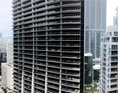 1000 Brickell Plz - Photo Thumbnail 3