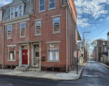 1715 Penn Street - Photo Thumbnail 0