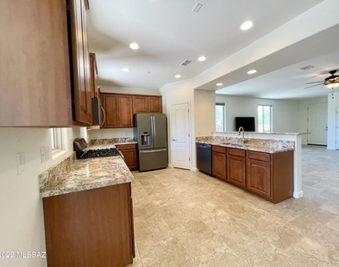 12812 N Camino Vieja Rancheria - Photo Thumbnail 10