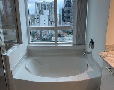 951 Brickell Ave - Photo Thumbnail 5