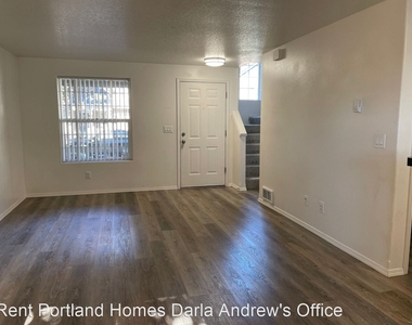 982 Sw Elmonica Place - Photo Thumbnail 2