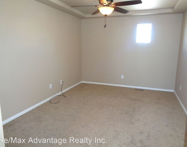 8221 Plumwood Circle - Photo Thumbnail 13