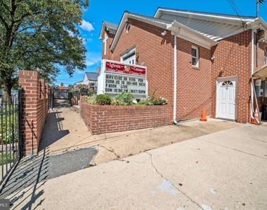 8609 Greenwood Ave - Photo Thumbnail 2