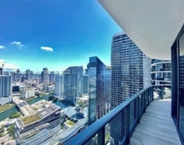 17555 Collins Ave - Photo Thumbnail 8