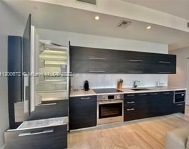 17555 Collins Ave - Photo Thumbnail 7