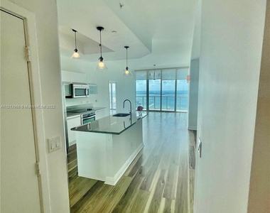 888 Biscayne Blvd - Photo Thumbnail 0