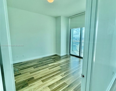 888 Biscayne Blvd - Photo Thumbnail 7