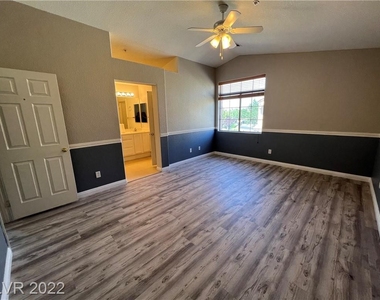 6409 Pine Willows Court - Photo Thumbnail 18