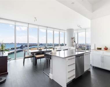 888 Biscayne Blvd - Photo Thumbnail 2