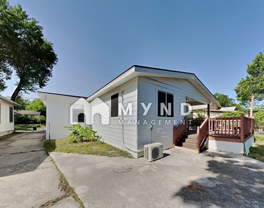 1507 W Lullwood Ave - Photo Thumbnail 14