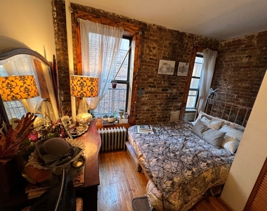 202 East 7th Street - Photo Thumbnail 5