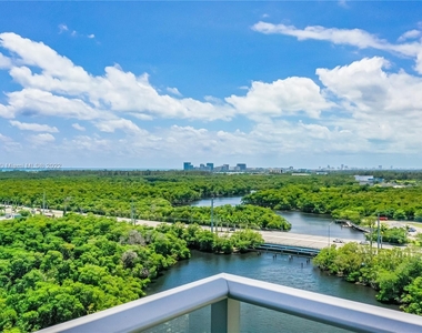 16385 Biscayne Blvd - Photo Thumbnail 4