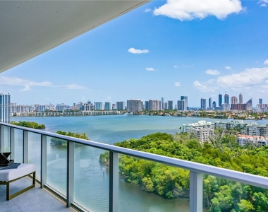 16385 Biscayne Blvd - Photo Thumbnail 1