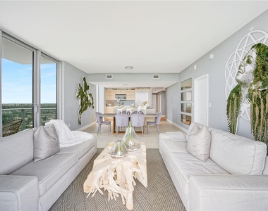 16385 Biscayne Blvd - Photo Thumbnail 7