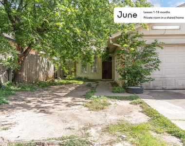 1212 Bonnie Brae Street - Photo Thumbnail 6