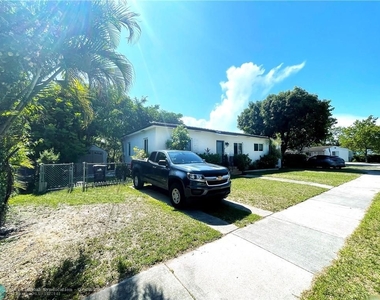 1310 Sw 59th Ave - Photo Thumbnail 18