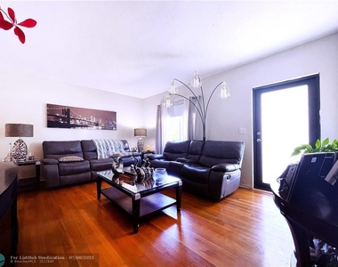 1310 Sw 59th Ave - Photo Thumbnail 4