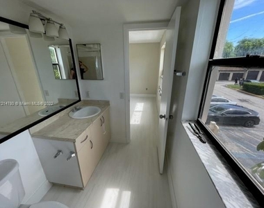 4341 W Mcnab Rd - Photo Thumbnail 8