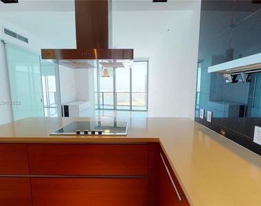 1100 Biscayne Blvd - Photo Thumbnail 3