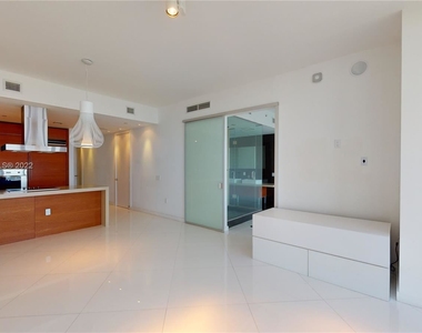 1100 Biscayne Blvd - Photo Thumbnail 4