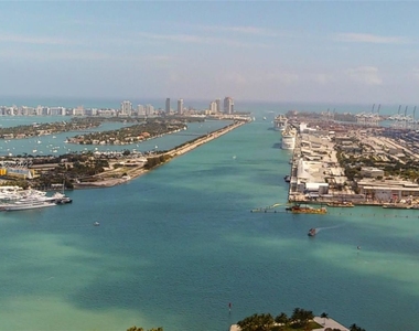 1100 Biscayne Blvd - Photo Thumbnail 0