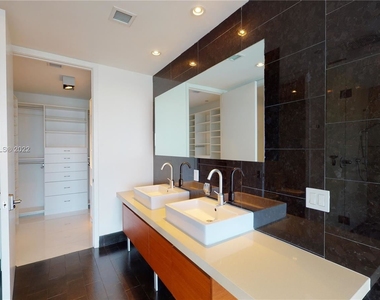 1100 Biscayne Blvd - Photo Thumbnail 15