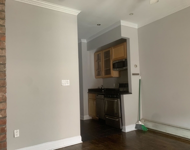Avenue B - Photo Thumbnail 8