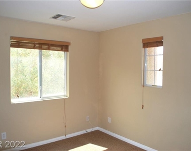 9037 Victor Creek Avenue - Photo Thumbnail 17