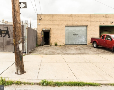 2633 E Hagert Street - Photo Thumbnail 1