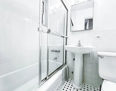 East 81st Street - Photo Thumbnail 5