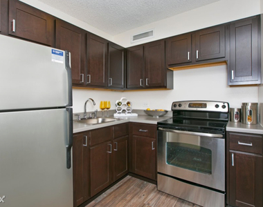 545 W Madison St 810 - Photo Thumbnail 1