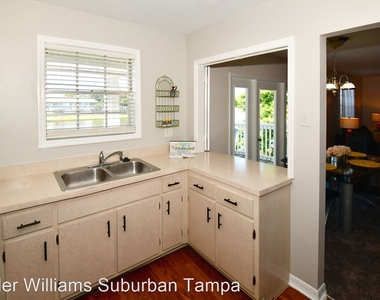 204 Pompano Dr Se Unit D - Photo Thumbnail 12