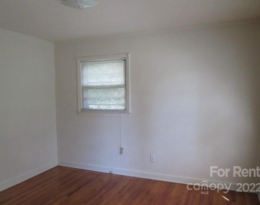 1536 Russell Avenue - Photo Thumbnail 5