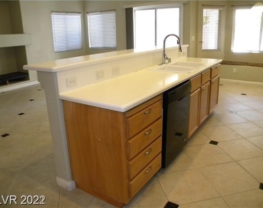 1158 Mirage Lake Street - Photo Thumbnail 8