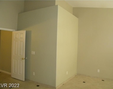 1158 Mirage Lake Street - Photo Thumbnail 13