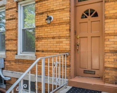 394 Woodlawn Avenue - Photo Thumbnail 2