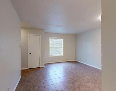 1326 Airline Drive - Photo Thumbnail 5