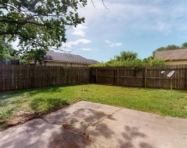 1326 Airline Drive - Photo Thumbnail 21