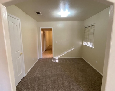 924 E Blackhawk Drive - Photo Thumbnail 28