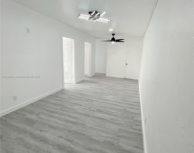 325 Surfside Blvd - Photo Thumbnail 1