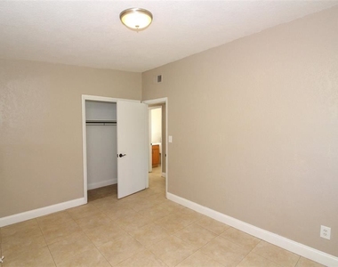 653 Balfour Dr - Photo Thumbnail 15