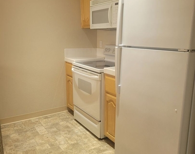 576 W Parr Ave Unit 31 - Photo Thumbnail 2