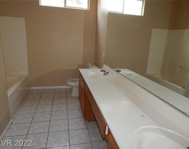 1720 Wendell Williams Avenue - Photo Thumbnail 9