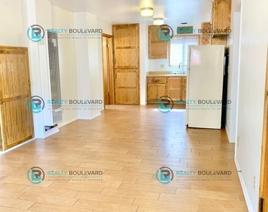 814 Lander St. Unit B - Photo Thumbnail 2