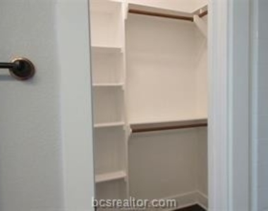 2116 Crescent Pointe Parkway - Photo Thumbnail 11