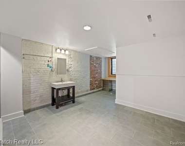 627 W Alexandrine Street - Photo Thumbnail 49