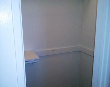 1523 Glendon Ave 2nd Floor Guest Suite - Photo Thumbnail 5