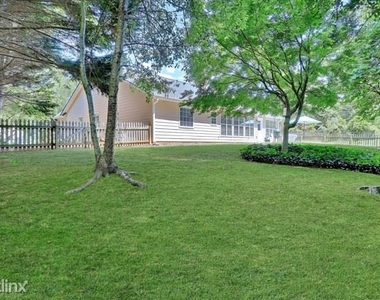 1415 Highland Farm Drive - Photo Thumbnail 8