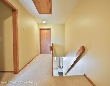 21 Brown Avenue - Photo Thumbnail 26