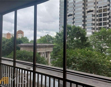 300 W Peachtree Street - Photo Thumbnail 3